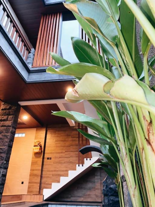 Tori Klumpu, 3 Bedroom Artistic Villa, Dual Views Near Ubud Badung  Exterior photo